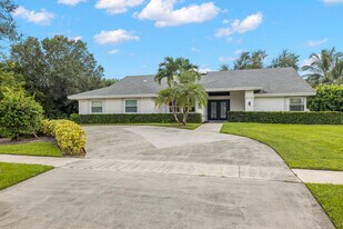 15600 Rolling Meadows Cir in Wellington, FL - Building Photo