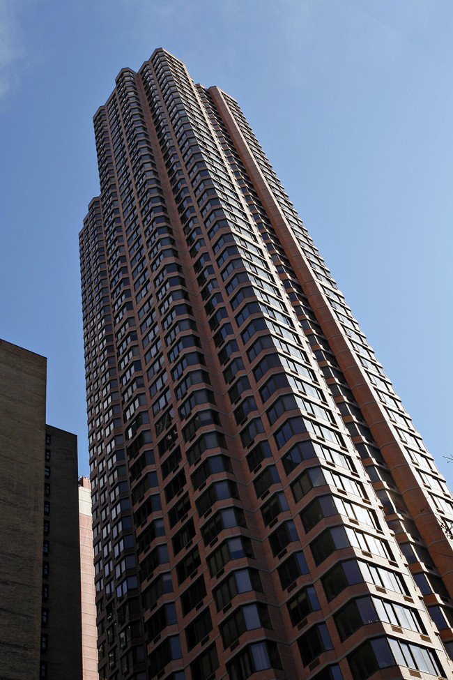 Paramount Tower in New York, NY - Building Photo - Building Photo