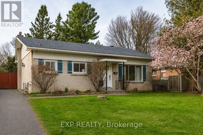 9 Kirkstall Ave in Ottawa, ON - Building Photo - Building Photo