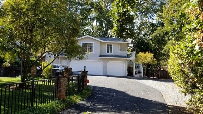 2117 Stewart Ave in Walnut Creek, CA - Building Photo - Building Photo