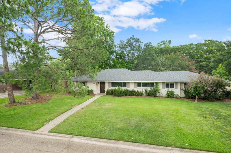 5475 S Ridge Dr in Baton Rouge, LA - Building Photo