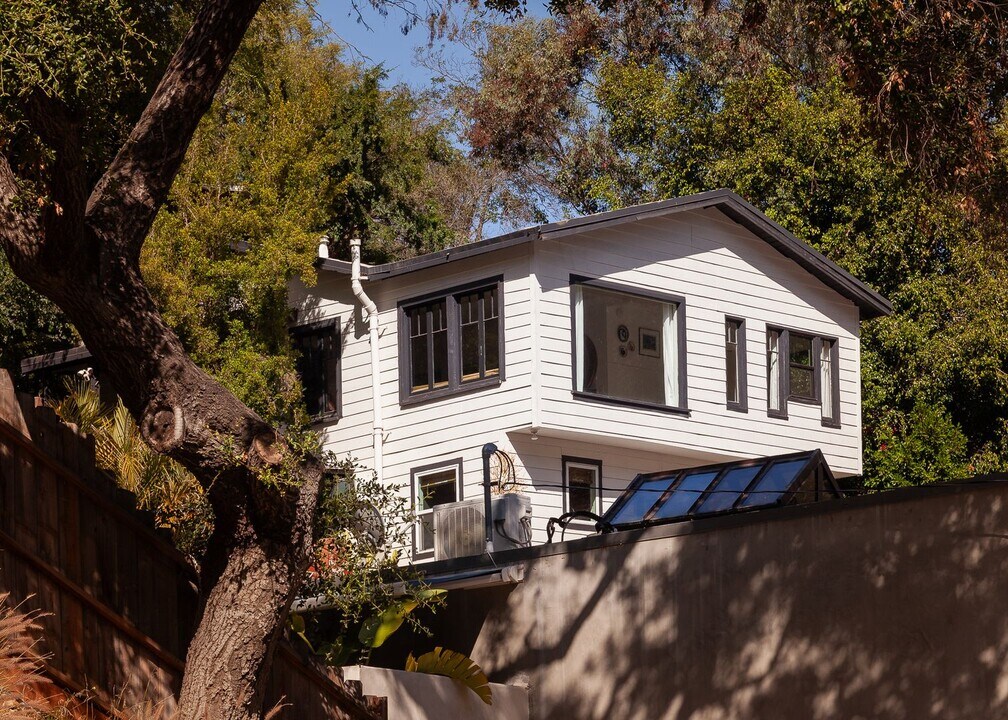2108 Tavern Trail in Los Angeles, CA - Building Photo