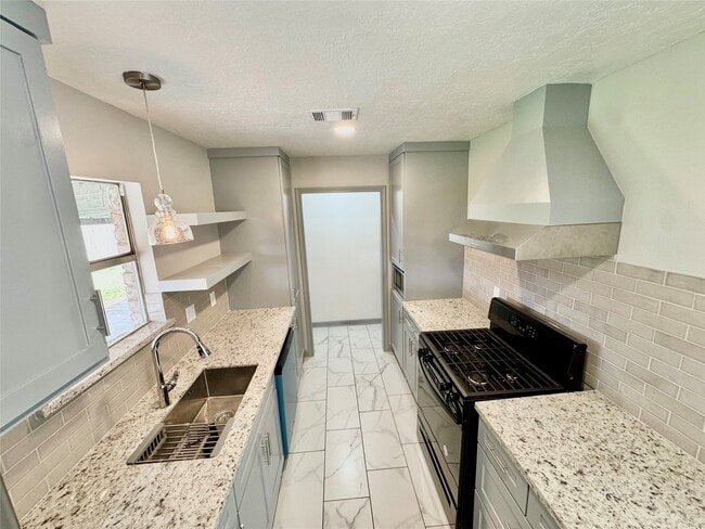 3418 Abinger Ln