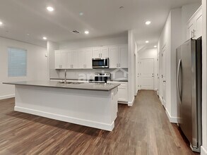 132 Charmante Tulip Ln in Henderson, NV - Foto de edificio - Building Photo