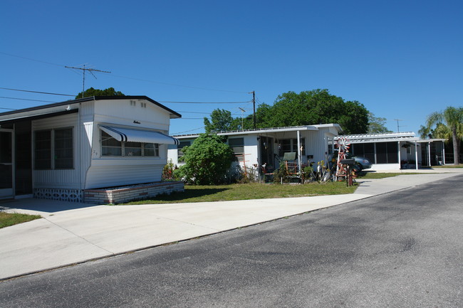 Carlyn Estates MHP in Palmetto, FL - Building Photo - Building Photo