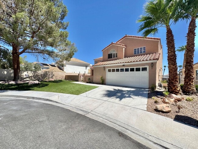 property at 2836 N Lakecrest Dr