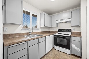 The Ferns Apartments in College Place, WA - Building Photo