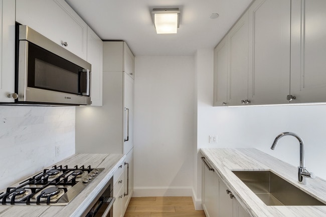 property at 389 E 89th St