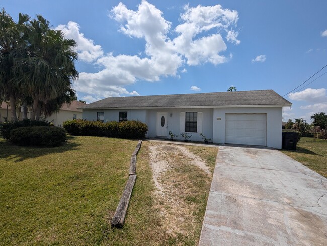 property at 554 SW Lakehurst Dr