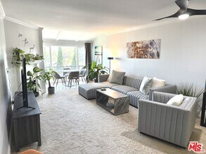 12830 Burbank Blvd in Los Angeles, CA - Building Photo - Building Photo