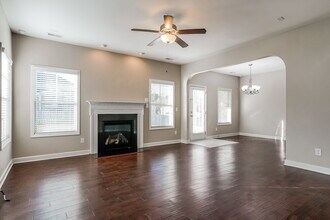 104 W Webber Ln in Clayton, NC - Foto de edificio - Building Photo