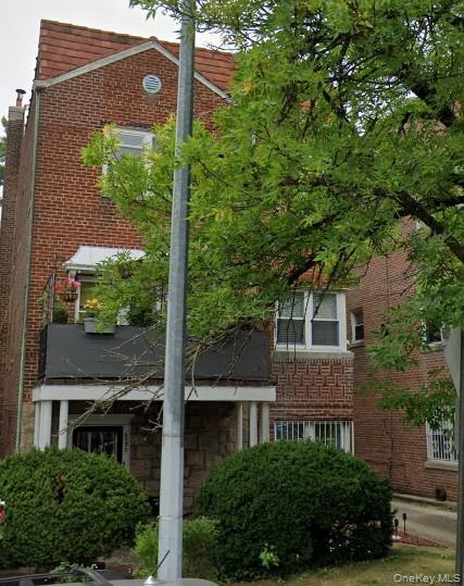 63-97-97 Alderton St in Queens, NY - Building Photo