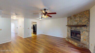 5675 Marathon Pkwy in Jacksonville, FL - Building Photo - Building Photo
