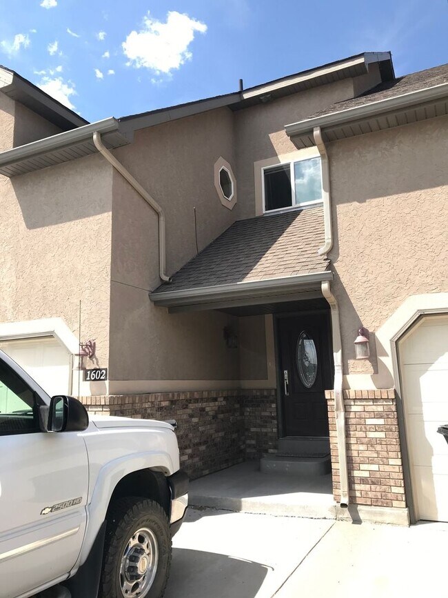 1602 Honeysuckle Loop in Driggs, ID - Building Photo - Building Photo