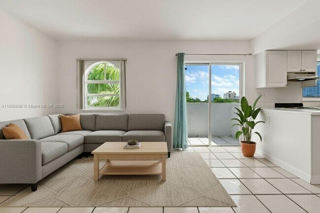 3052 SW 27th Ave in Miami, FL - Building Photo - Building Photo