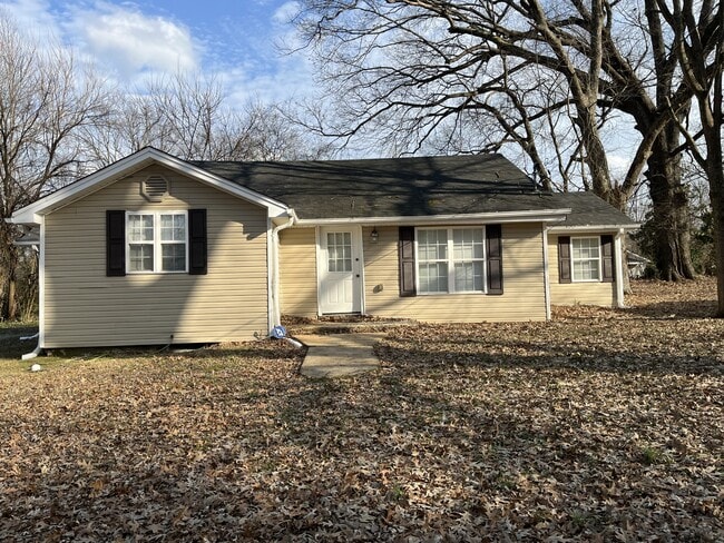 property at 604 N McLemore Ave