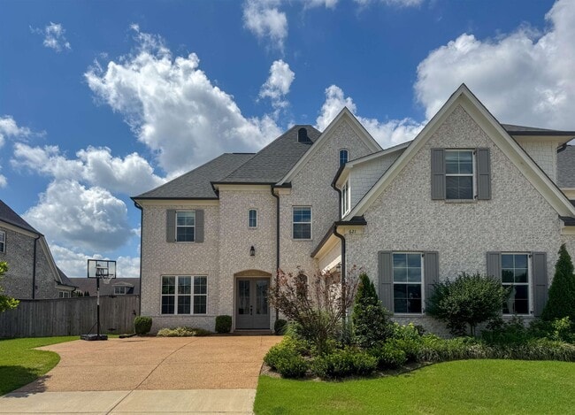 property at 621 Covington Walk Ln S