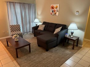 1700 SW 16th Ct, Unit APT B-4 in Gainesville, FL - Foto de edificio - Building Photo