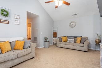 Mallard Cove Apartments in Sanford, NC - Foto de edificio - Interior Photo