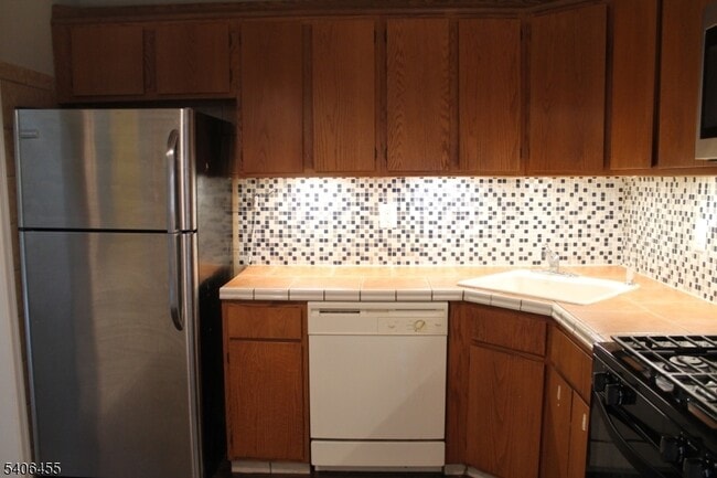 55 Crabapple Ln in Franklin Township, NJ - Building Photo - Building Photo