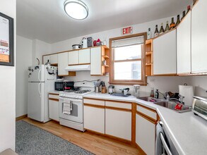 1414 W Henderson St, Unit 1C in Chicago, IL - Building Photo - Building Photo