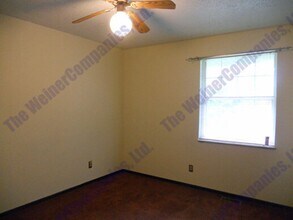 613 Bonnymeade Dr in Champaign, IL - Building Photo - Building Photo