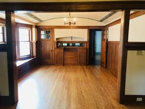 2825 N Frederick AV in Milwaukee, WI - Foto de edificio - Building Photo