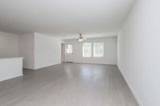 16002 Tallis Dr in Conroe, TX - Building Photo - Building Photo