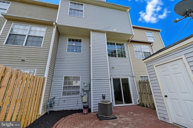 11170 Hamlet Ct in Fredericksburg, VA - Foto de edificio - Building Photo