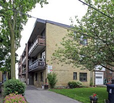 67 Lake Shore Dr in Toronto, ON - Building Photo