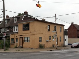 206-208 Bartlett Ave in Toronto, ON - Building Photo