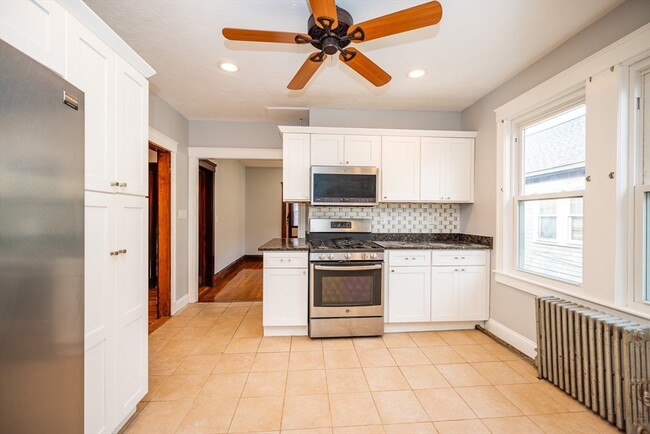 98 Sunnyside St-Unit -2 in Boston, MA - Foto de edificio - Building Photo