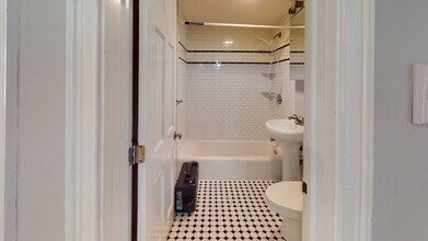 10 Chesterton St, Unit 1 in Boston, MA - Building Photo - Building Photo