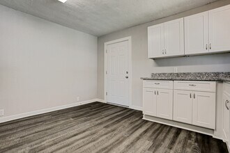 308 Bennett Dr in West Columbia, TX - Building Photo - Building Photo