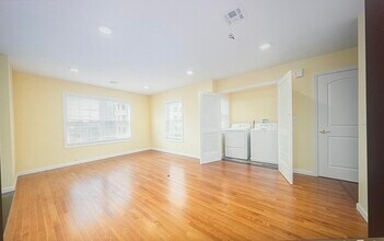 202 John F. Kennedy Blvd in Bayonne, NJ - Foto de edificio - Building Photo