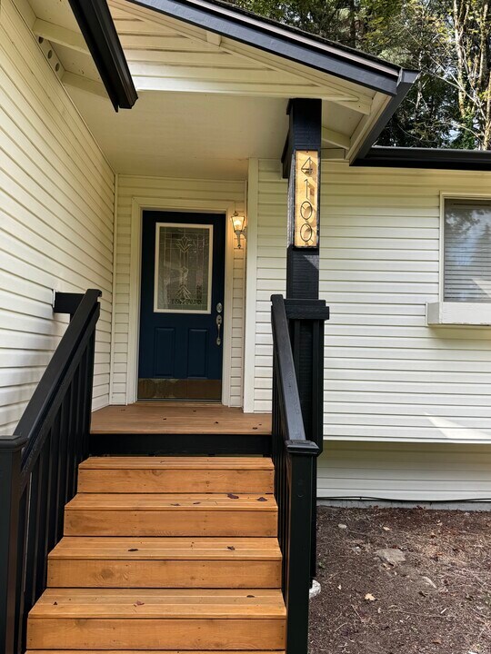4100 Songbird Ln NW in Bremerton, WA - Building Photo