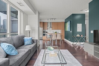 241 Wellington St W in Toronto, ON - Building Photo - Building Photo