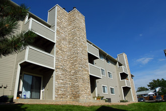 Hilltop View Apartments in Denver, CO - Building Photo - Building Photo