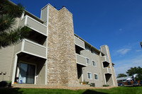 Hilltop View Apartments in Denver, CO - Foto de edificio - Building Photo