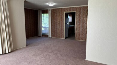 2330 Longview Dr in San Leandro, CA - Building Photo - Building Photo