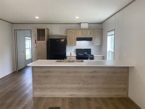 542 Canterbury Ct in Timmonsville, SC - Building Photo - Building Photo