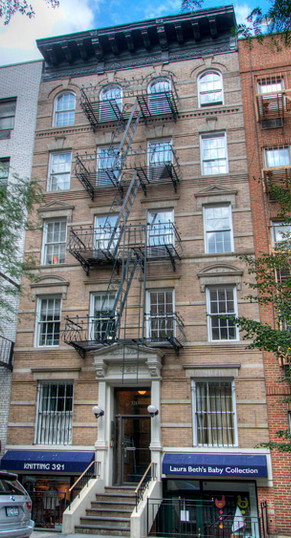 321 E 75th St in New York, NY - Building Photo