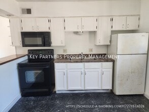 130 Warner Ave in Bonner Springs, KS - Building Photo - Building Photo