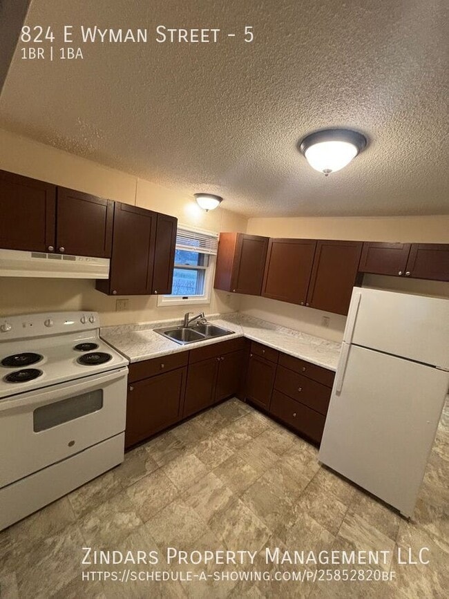 824 E Wyman Ave in Hoopeston, IL - Building Photo - Building Photo