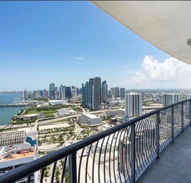 750 N Bayshore Dr in Miami, FL - Building Photo - Building Photo