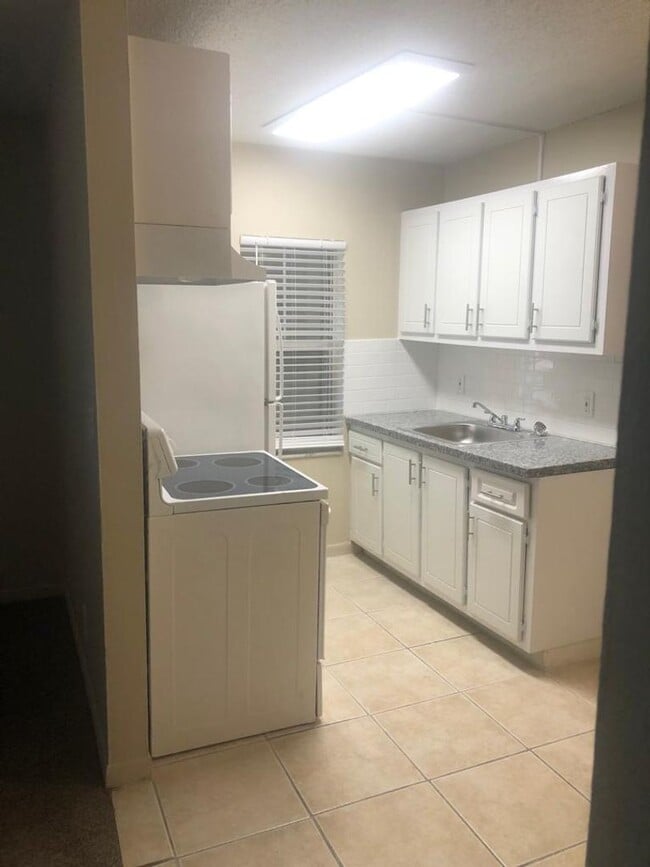 Riverside Manor in Fort Lauderdale, FL - Foto de edificio - Building Photo