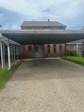 6840 25th St in Groves, TX - Foto de edificio - Building Photo