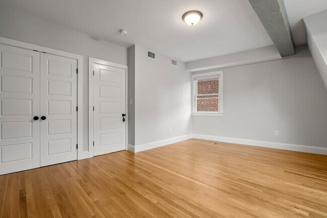 129 Sutherland, Unit House in Boston, MA - Building Photo - Building Photo