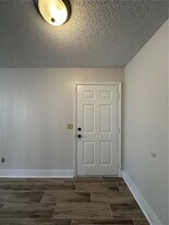 1049 S Hiawassee Rd in Orlando, FL - Building Photo - Building Photo