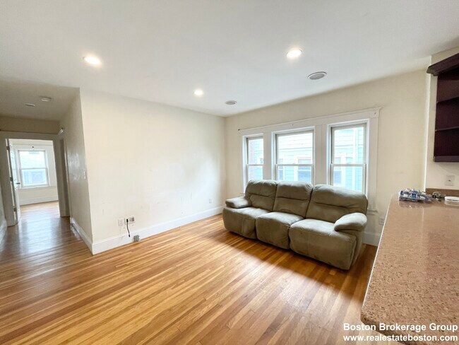 15 Sunset St, Unit Sunset St in Boston, MA - Building Photo - Building Photo